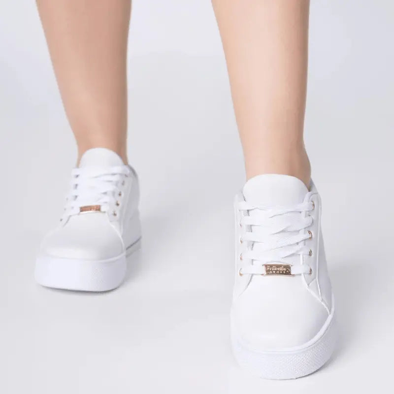 tenis-feminino-branco-feet-lover-com-detalhes-em-dourado